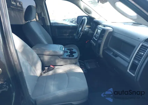 2017 Ram 1500 Express 4X2 5'7 Box z USA, uszkodzony, nr VIN 1C6RR6KG7HS556517